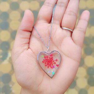 REAL FLOWER PRESERVED PENDENT ( HEART SHAPE )